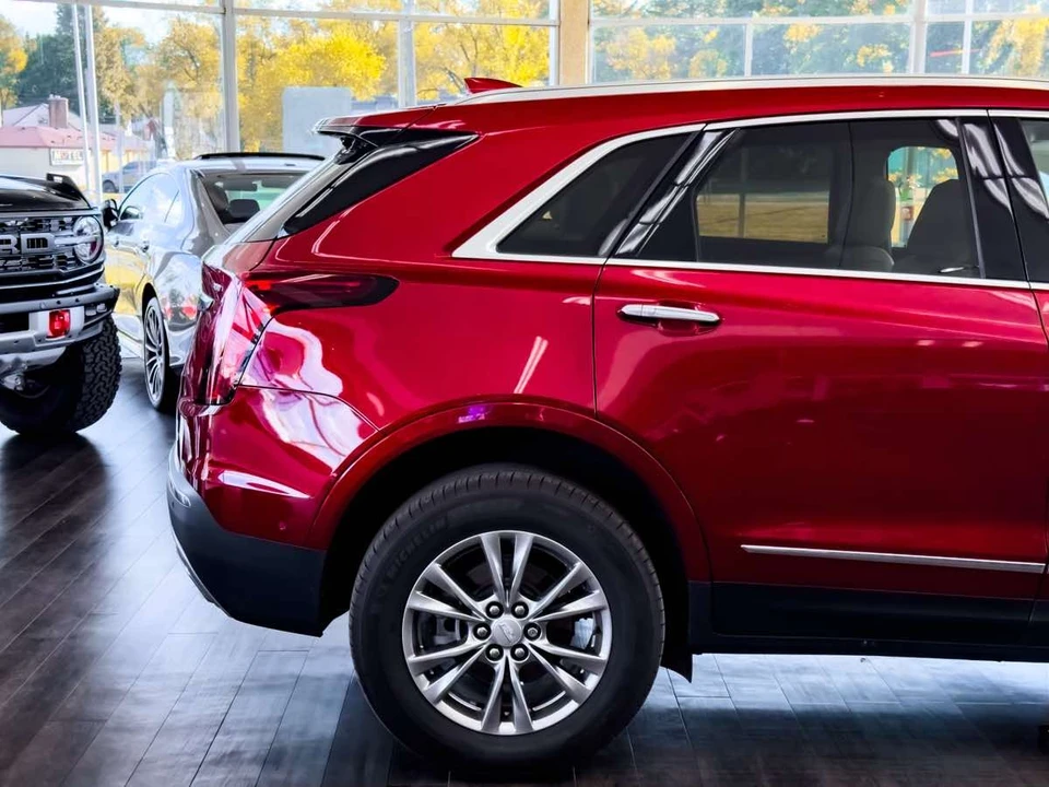 2023 Cadillac XT5 - Image 16 of 21