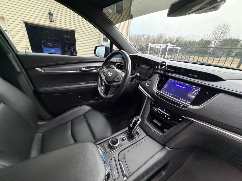 2023 Cadillac XT5 - Image 9 of 10