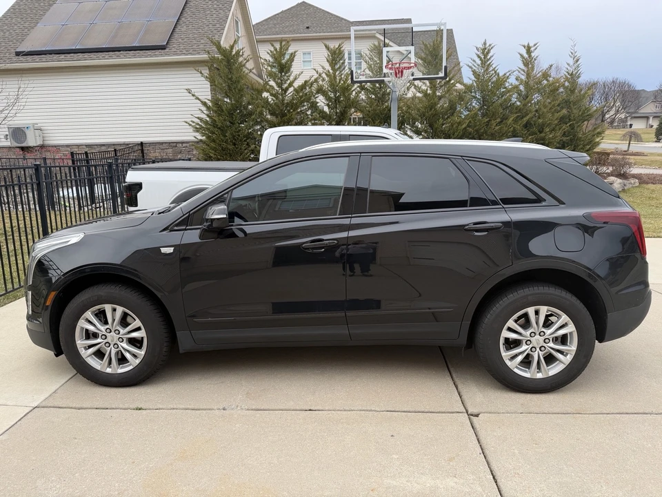 2023 Cadillac XT5 - Image 2 of 10