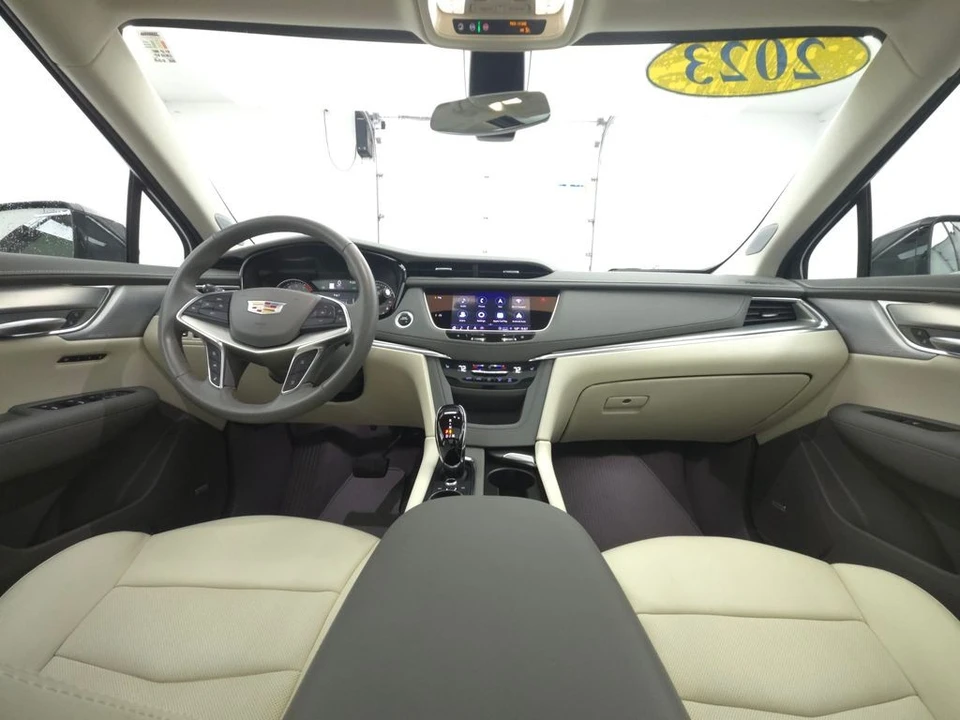 2023 Cadillac XT5 - Image 2 of 12