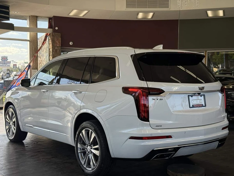 2023 Cadillac XT6 - Image 15 of 31
