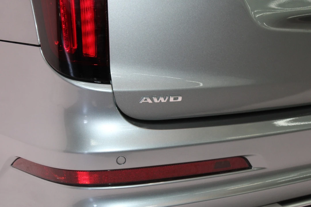 2023 Cadillac XT6 - Image 19 of 31