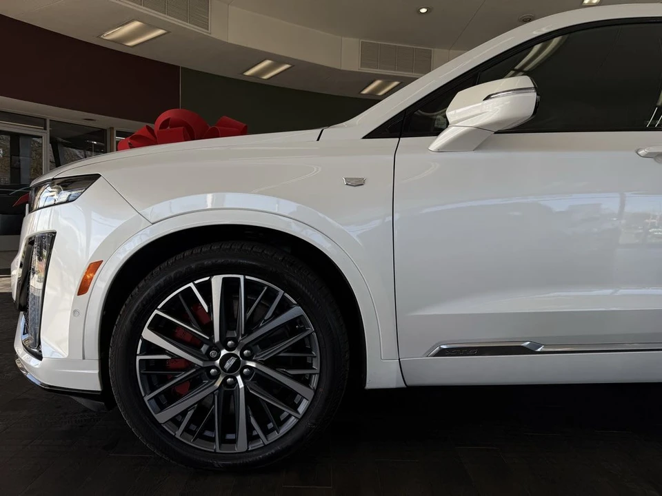 2023 Cadillac XT6 - Image 17 of 31