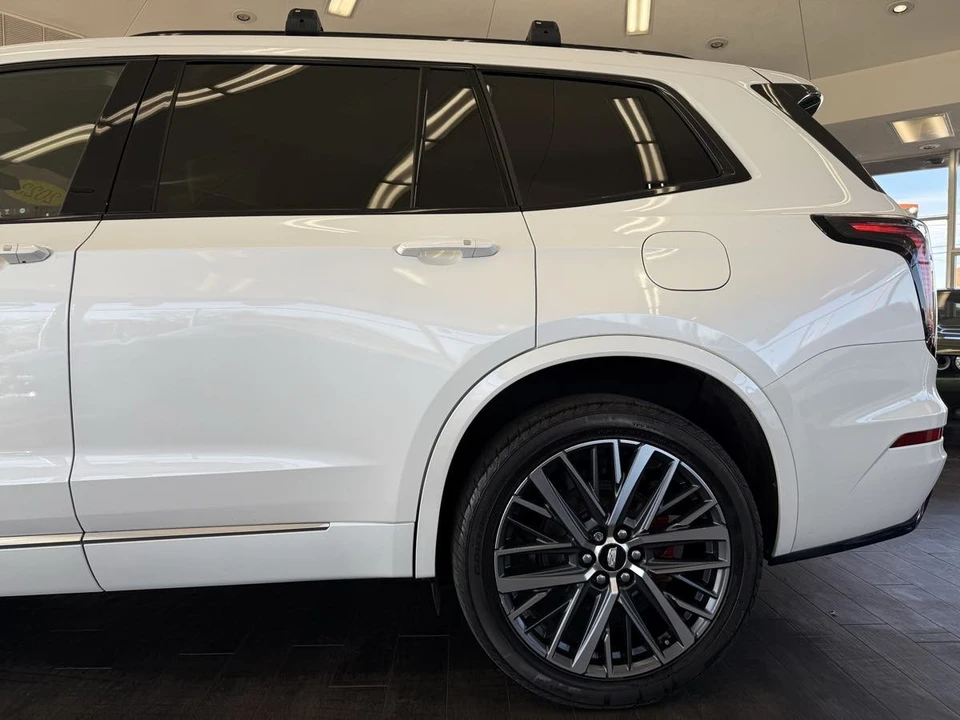 2023 Cadillac XT6 - Image 16 of 31