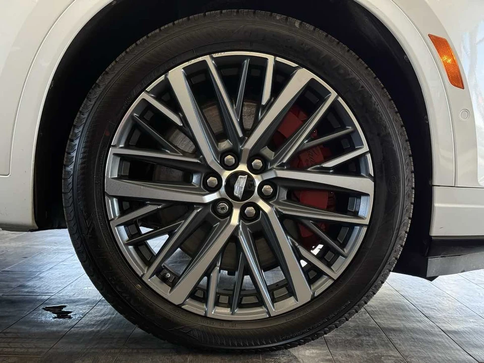 2023 Cadillac XT6 - Image 28 of 31
