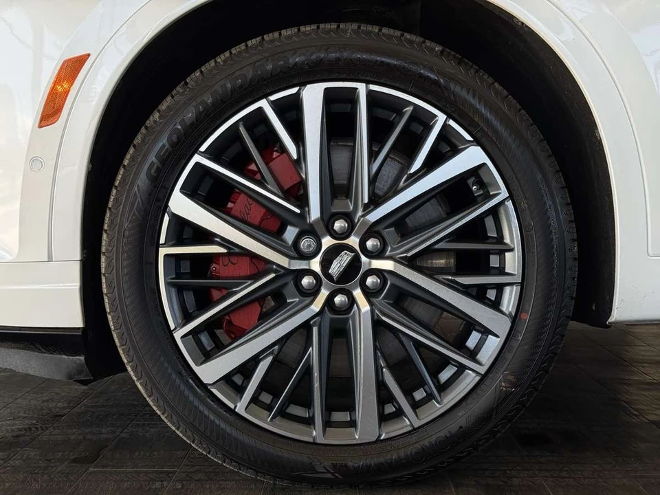 2023 Cadillac XT6 - Image 25 of 31