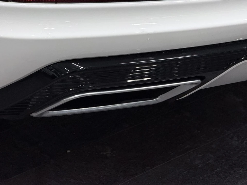 2023 Cadillac XT6 - Image 18 of 21