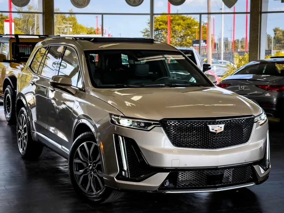 2023 Cadillac XT6 - Image 2 of 12