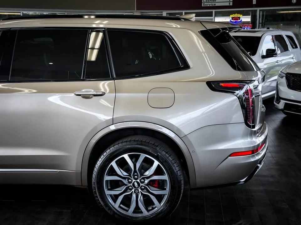 2023 Cadillac XT6 - Image 11 of 12