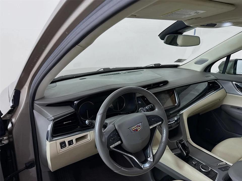 2023 Cadillac XT6 - Image 2 of 15