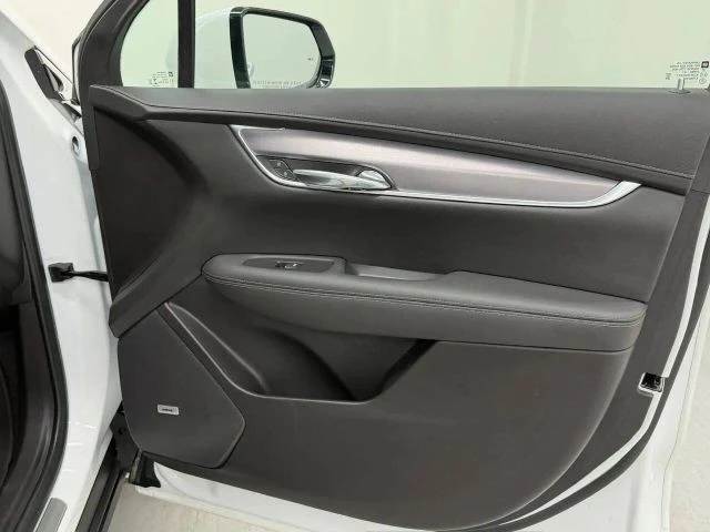 2023 Cadillac XT6 - Image 28 of 31