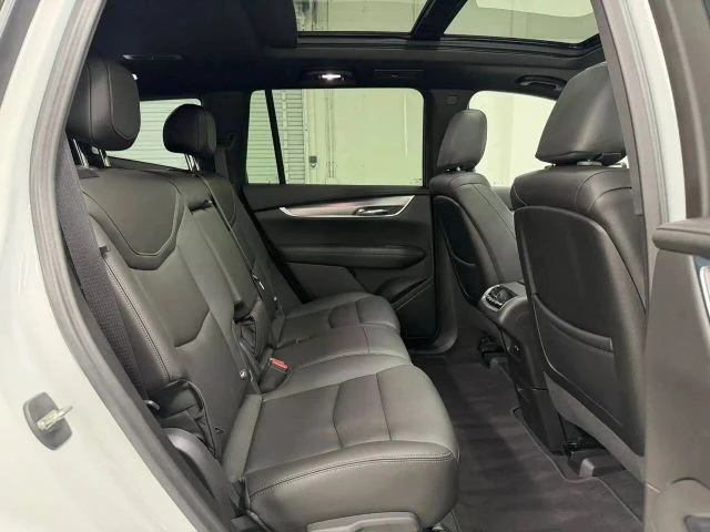 2023 Cadillac XT6 - Image 16 of 31