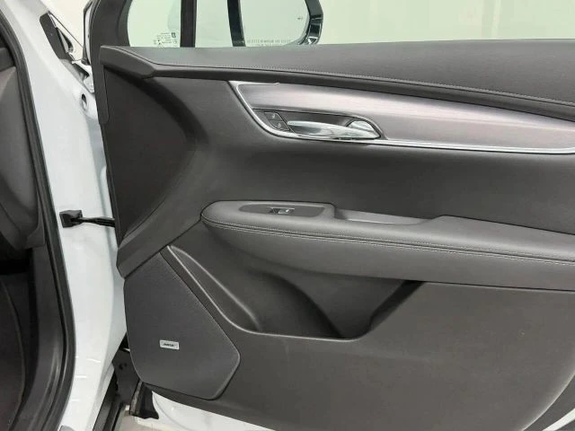 2023 Cadillac XT6 - Image 29 of 31