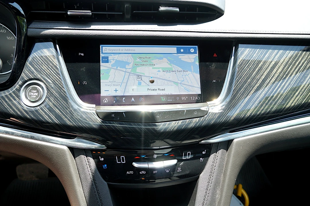2023 Cadillac XT6 - Image 24 of 29