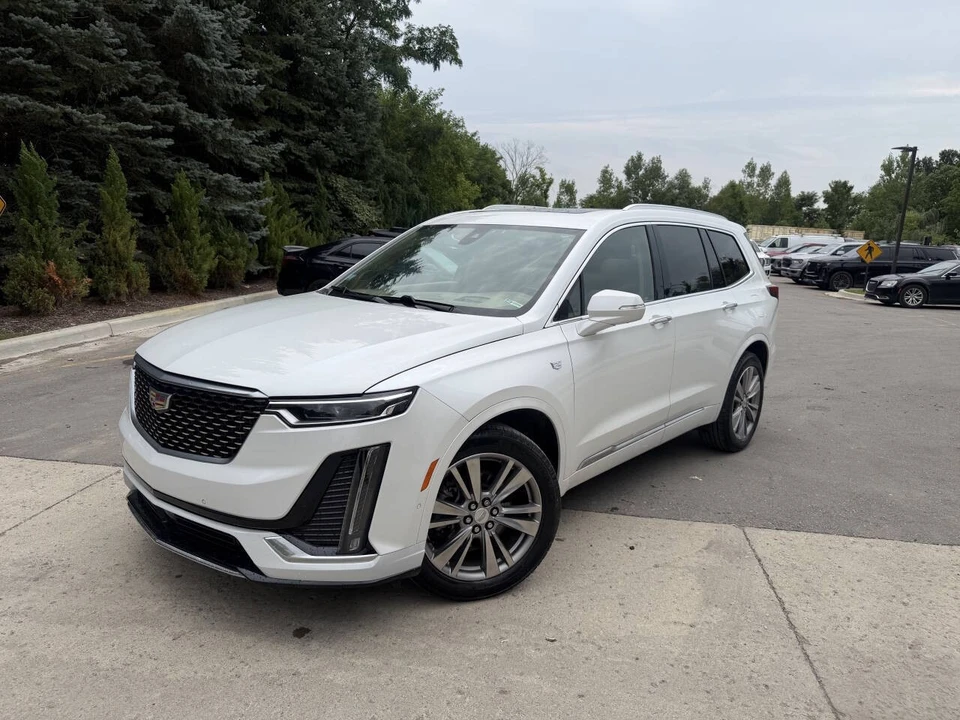 2023 Cadillac XT6 - Image 2 of 25