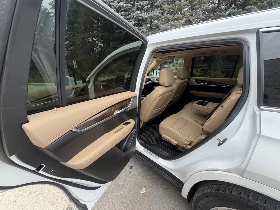 2023 Cadillac XT6 - Image 16 of 25