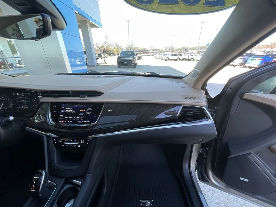 2023 Cadillac XT6 - Image 29 of 31