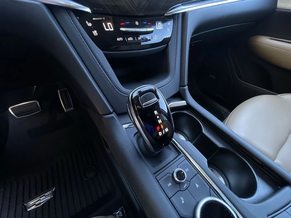 2023 Cadillac XT6 - Image 15 of 31