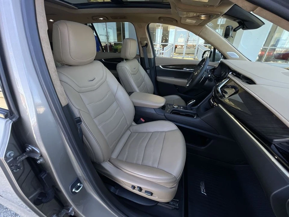 2023 Cadillac XT6 - Image 28 of 31