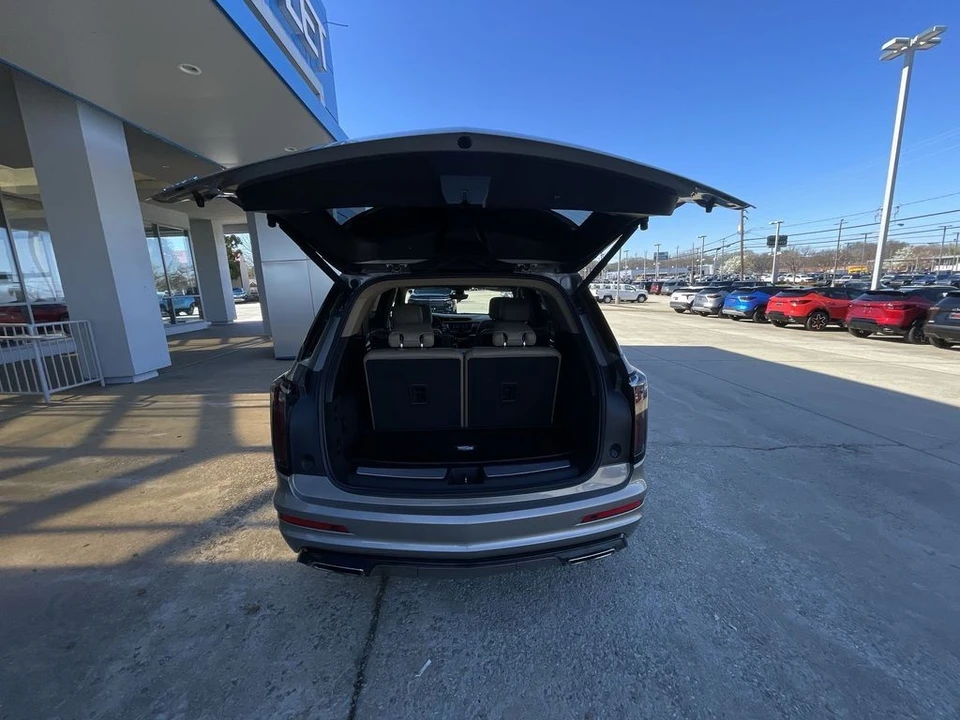 2023 Cadillac XT6 - Image 26 of 31