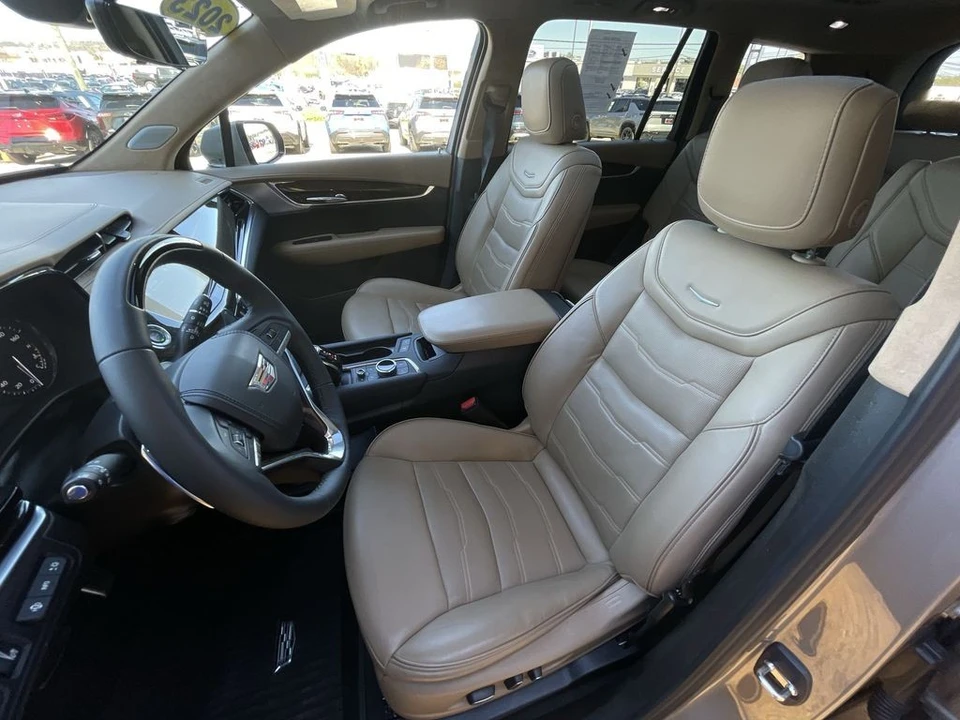 2023 Cadillac XT6 - Image 19 of 31