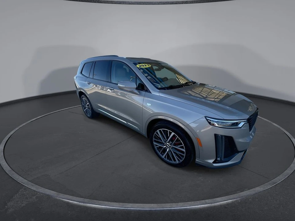 2023 Cadillac XT6 - Image 2 of 31