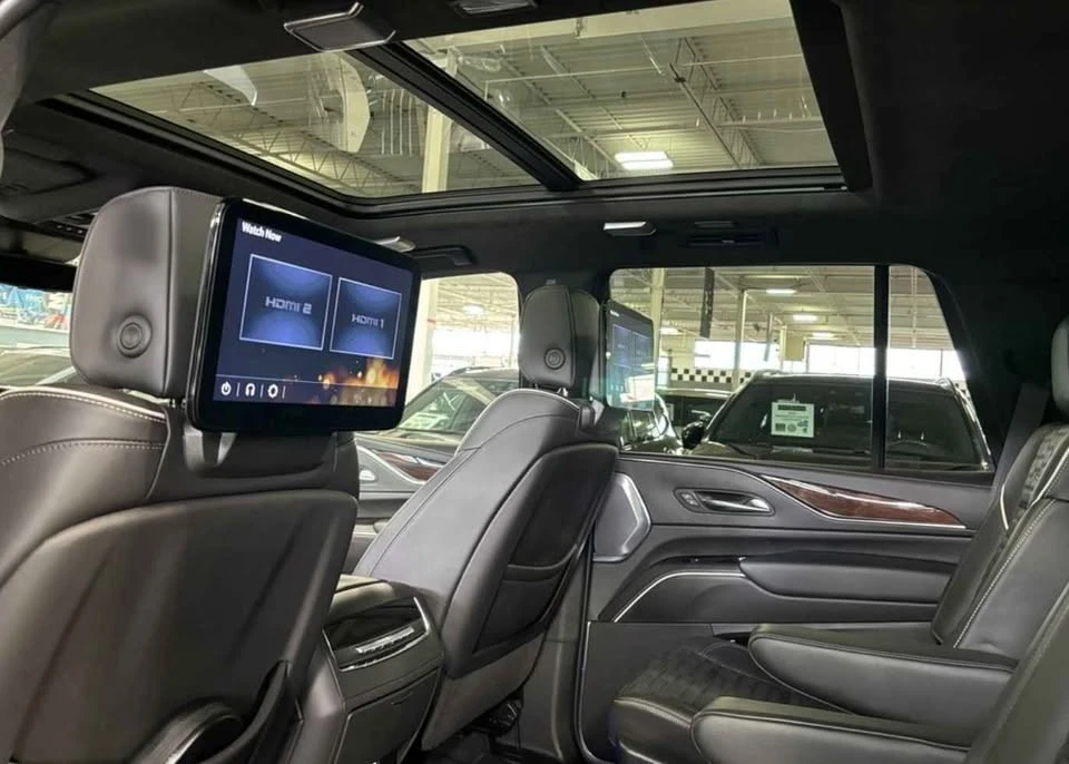 2023 Cadillac Escalade 5th Gen - Image 10 of 12