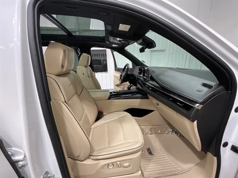 2023 Cadillac Escalade 5th Gen - Image 15 of 20