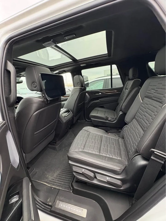 2023 Cadillac Escalade 5th Gen - Image 15 of 17