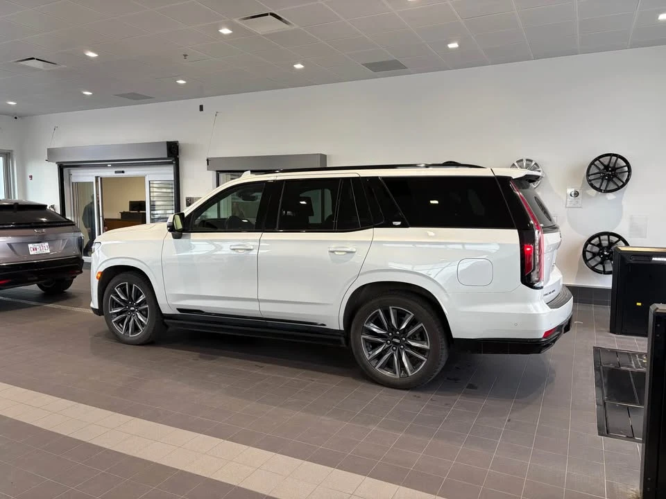 2023 Cadillac Escalade 5th Gen - Image 8 of 17