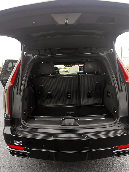 2023 Cadillac Escalade 5th Gen - Image 16 of 17