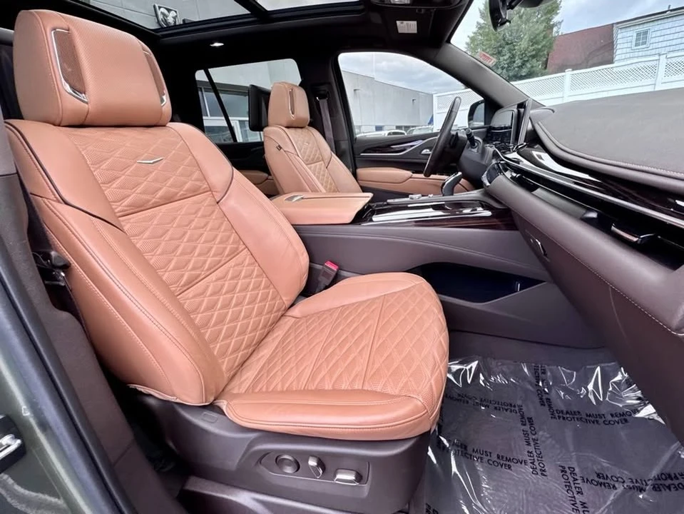 2023 Cadillac Escalade 5th Gen - Image 19 of 20