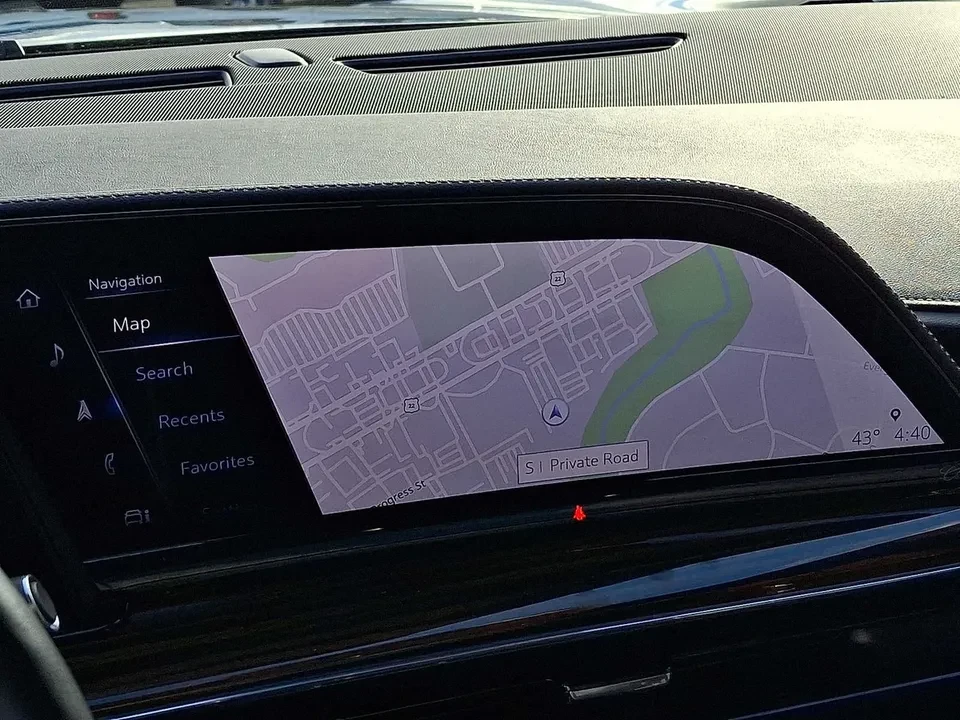 2023 Cadillac Escalade 5th Gen - Image 16 of 17
