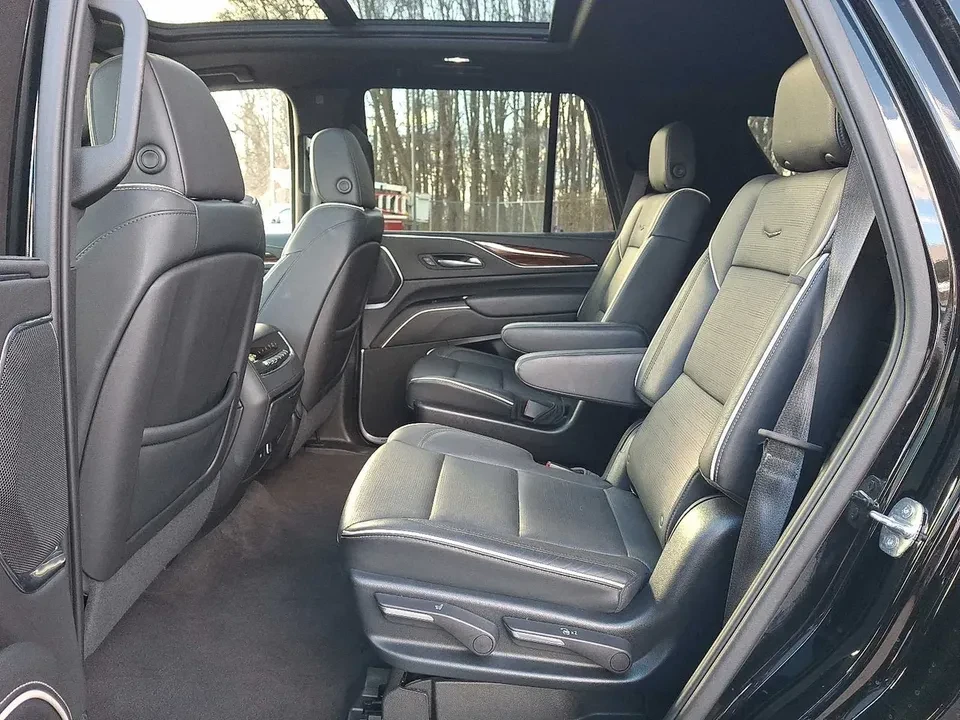 2023 Cadillac Escalade 5th Gen - Image 9 of 17