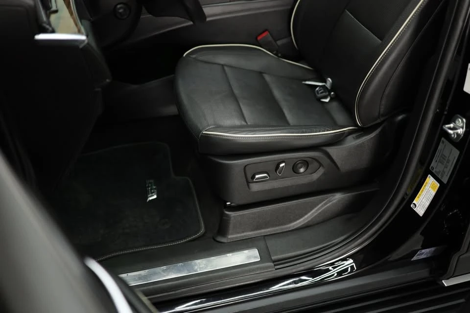 2023 Cadillac Escalade 5th Gen - Image 15 of 18