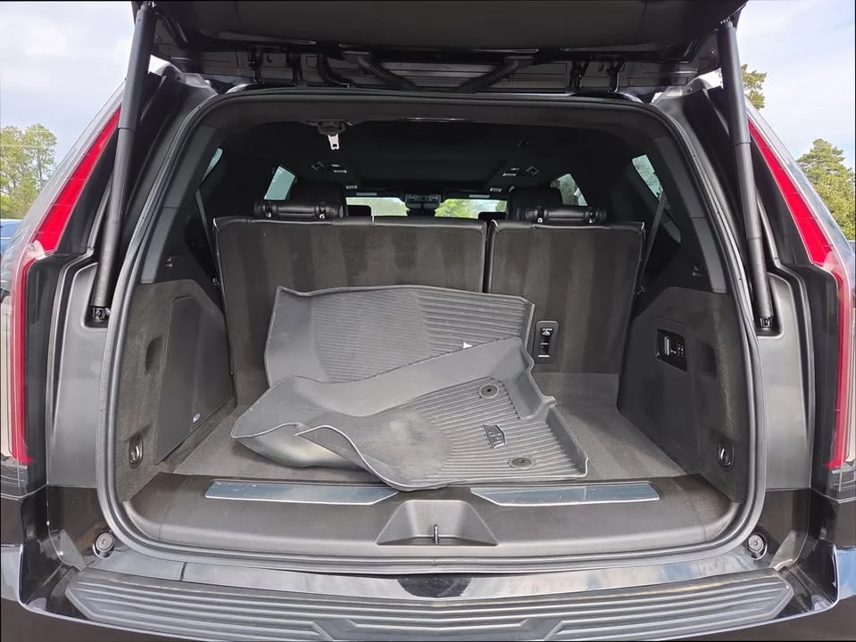 2023 Cadillac Escalade 5th Gen - Image 15 of 20