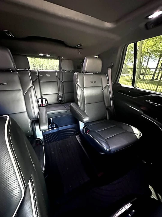 2023 Cadillac Escalade 5th Gen - Image 7 of 10
