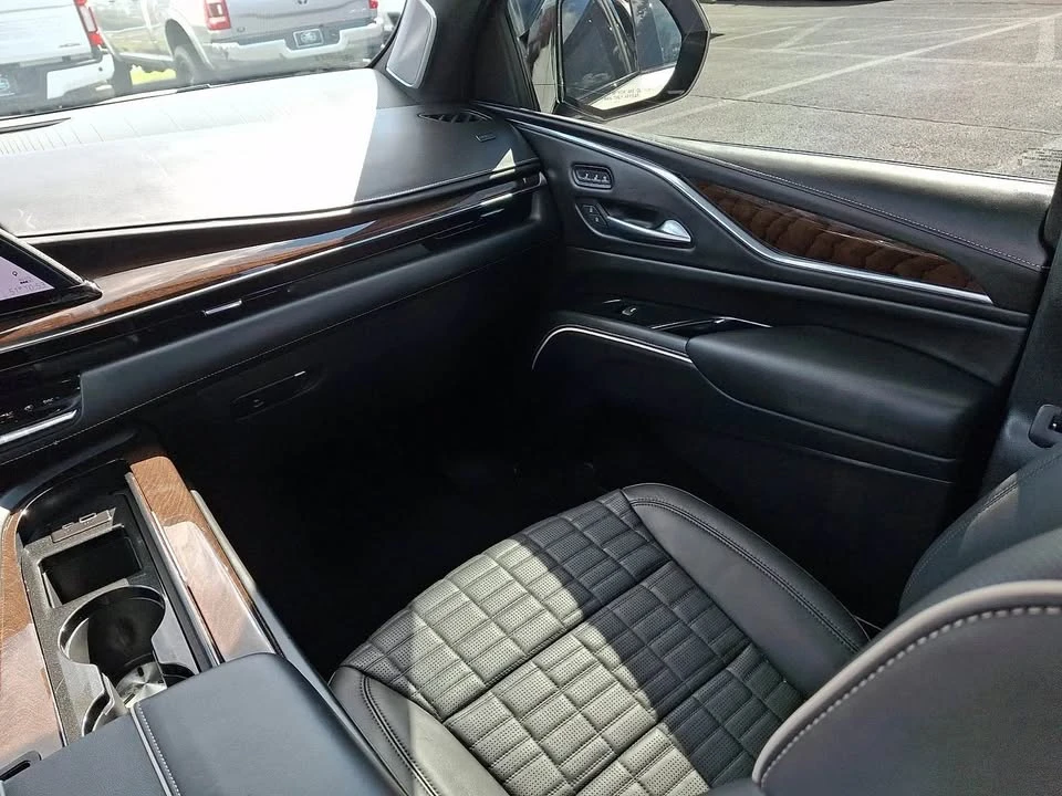2023 Cadillac Escalade 5th Gen - Image 17 of 20