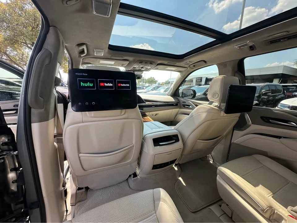 2023 Cadillac Escalade 5th Gen - Image 8 of 9