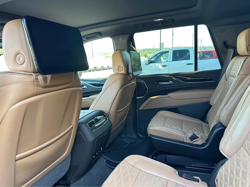 2023 Cadillac Escalade 5th Gen - Image 10 of 11