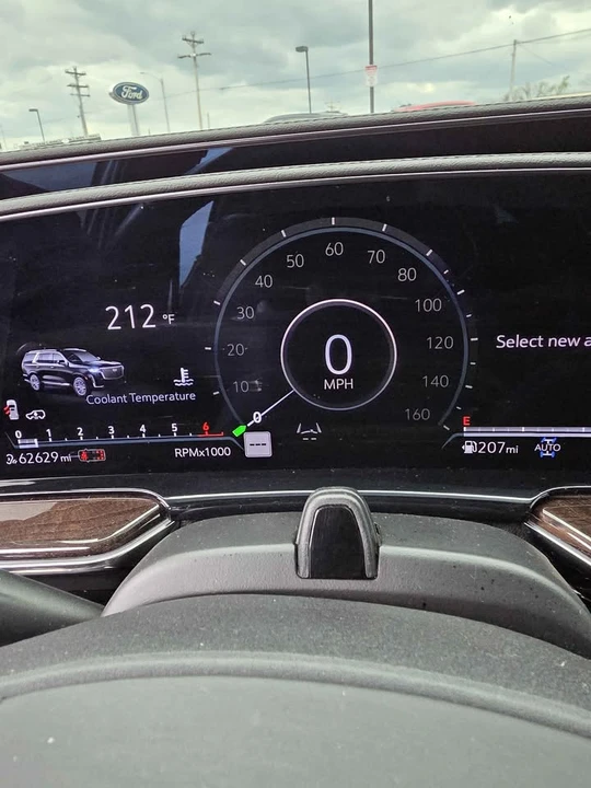 2023 Cadillac Escalade 5th Gen - Image 15 of 19