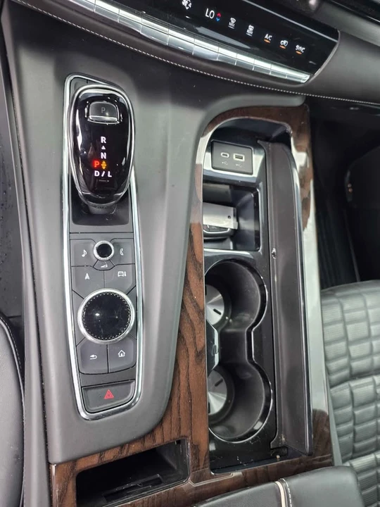 2023 Cadillac Escalade 5th Gen - Image 17 of 19