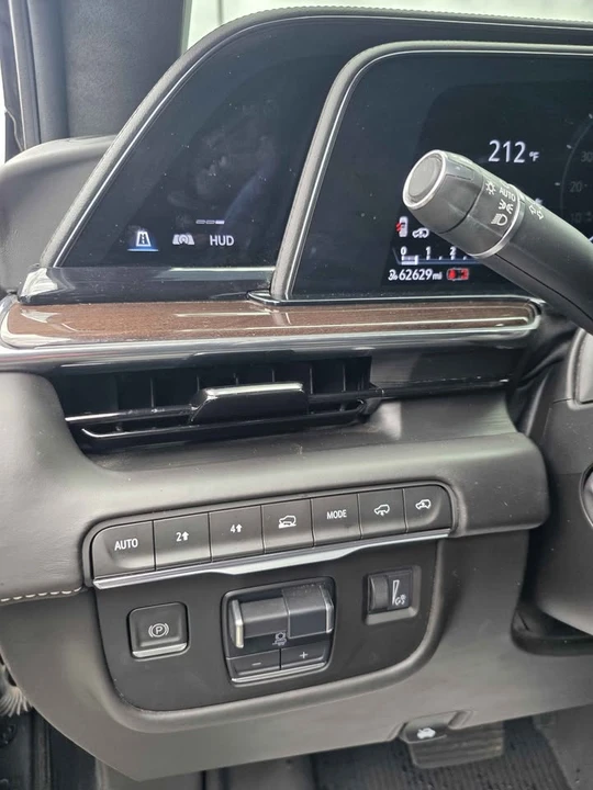 2023 Cadillac Escalade 5th Gen - Image 13 of 19