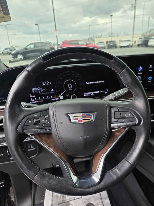 2023 Cadillac Escalade 5th Gen - Image 14 of 19