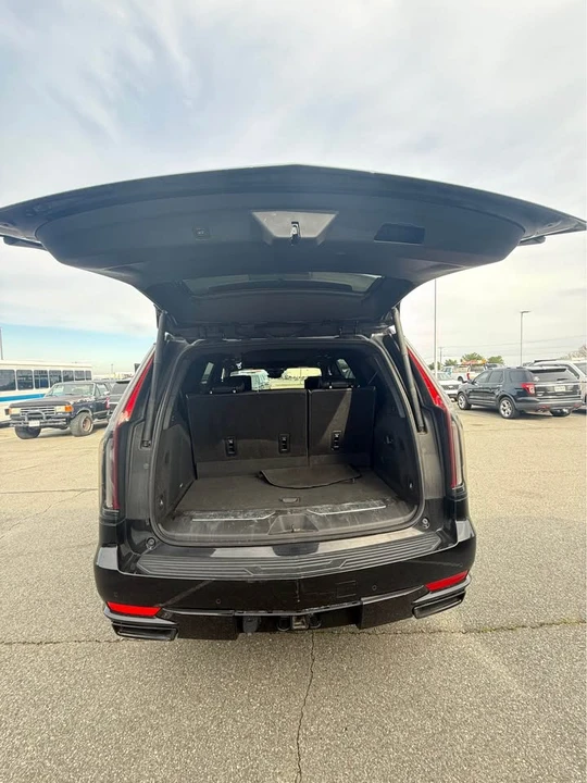 2023 Cadillac Escalade 5th Gen - Image 10 of 13