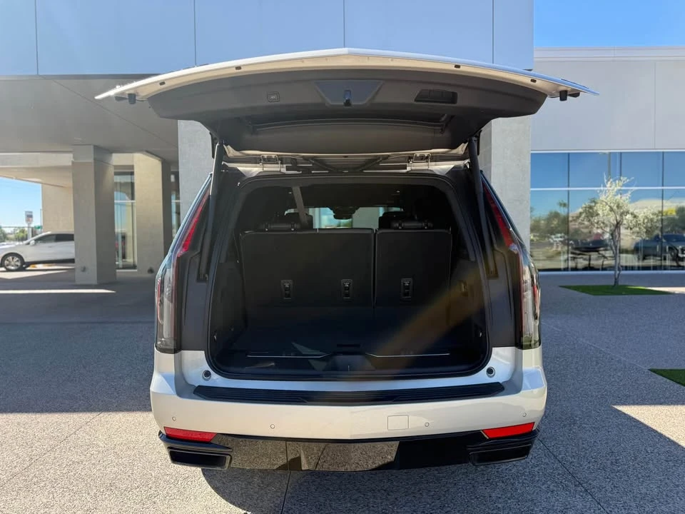2023 Cadillac Escalade 5th Gen - Image 14 of 17