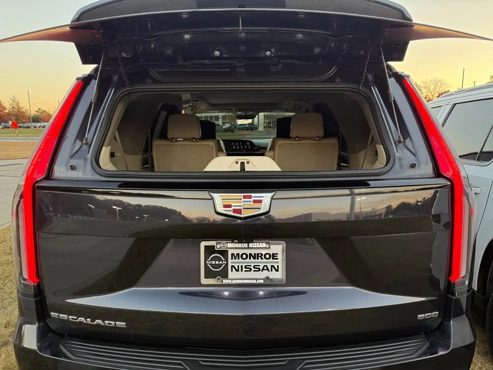 2023 Cadillac Escalade 5th Gen - Image 13 of 14