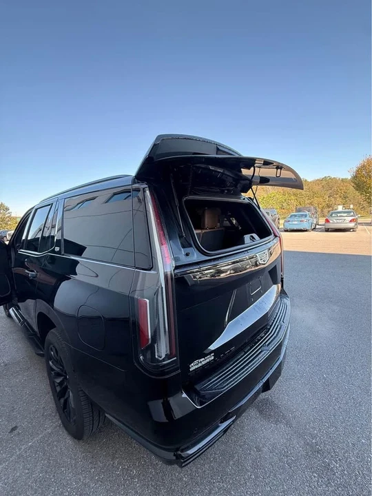 2023 Cadillac Escalade 5th Gen - Image 12 of 14