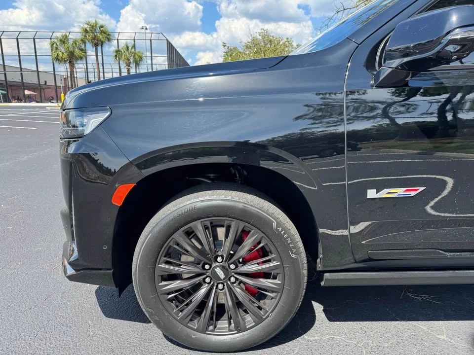 2023 Cadillac Escalade-V 5th Gen - Image 9 of 14