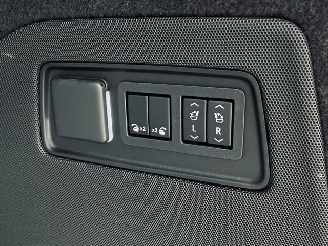 2023 Cadillac Escalade-V 5th Gen - Image 19 of 20